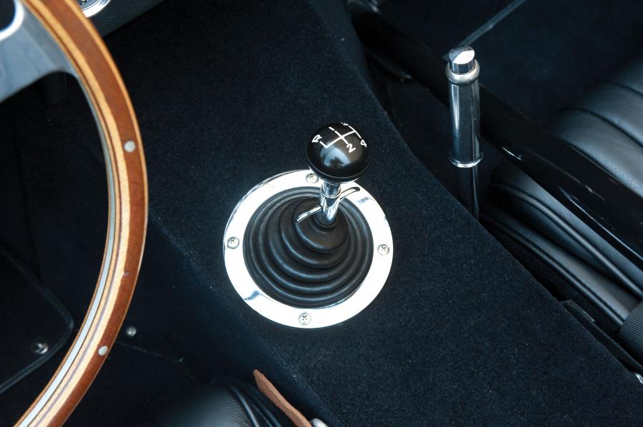 Детали интерьера Shelby Cobra 289 (CSX 2197) 1964 года  (фото 3 из 26)